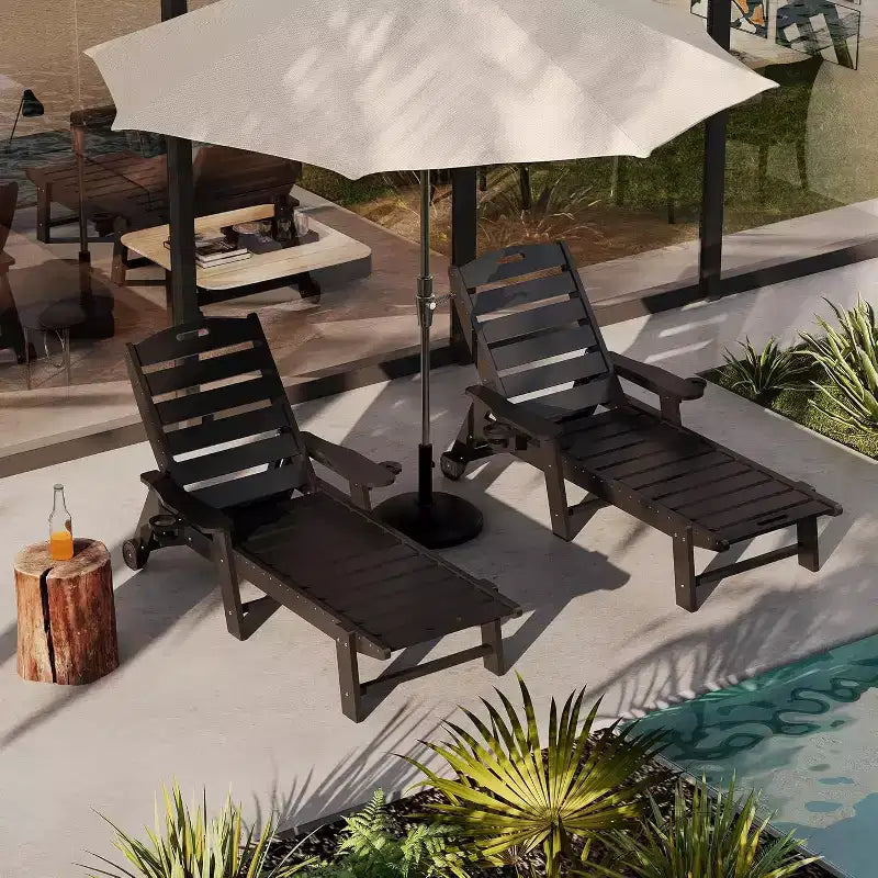 Chaise longue de patio 5 positions pour l'extérieur, chaise longue d'extérieur en HDPE avec porte-gobelet, chaise longue de piscine en résine avec roulettes